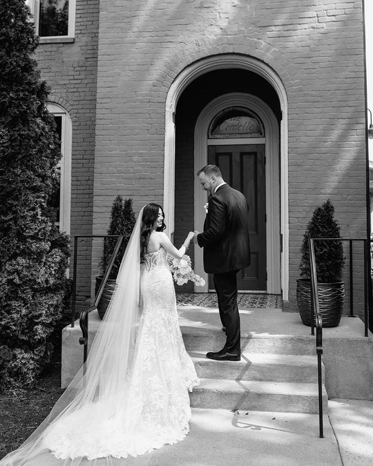 Beautiful bride wearing long wedding veil with hair down.