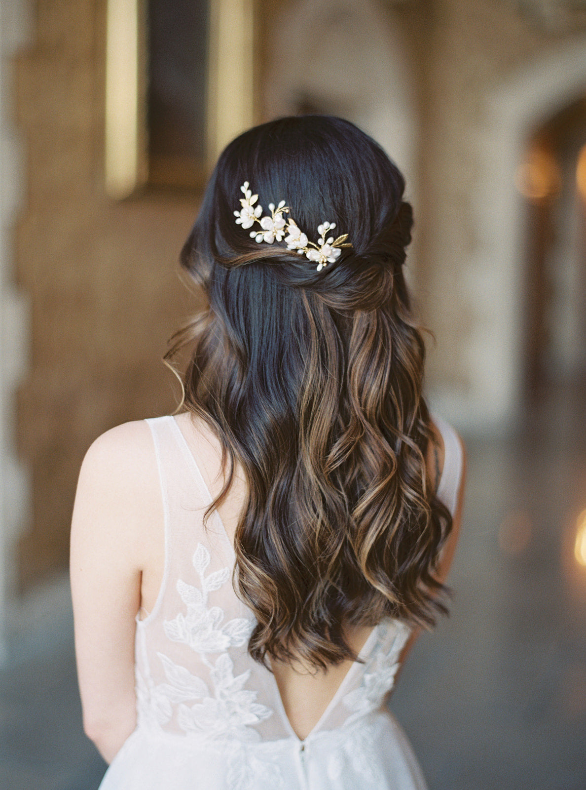 51 Feminine Fall Wedding Hairstyles - Weddingomania