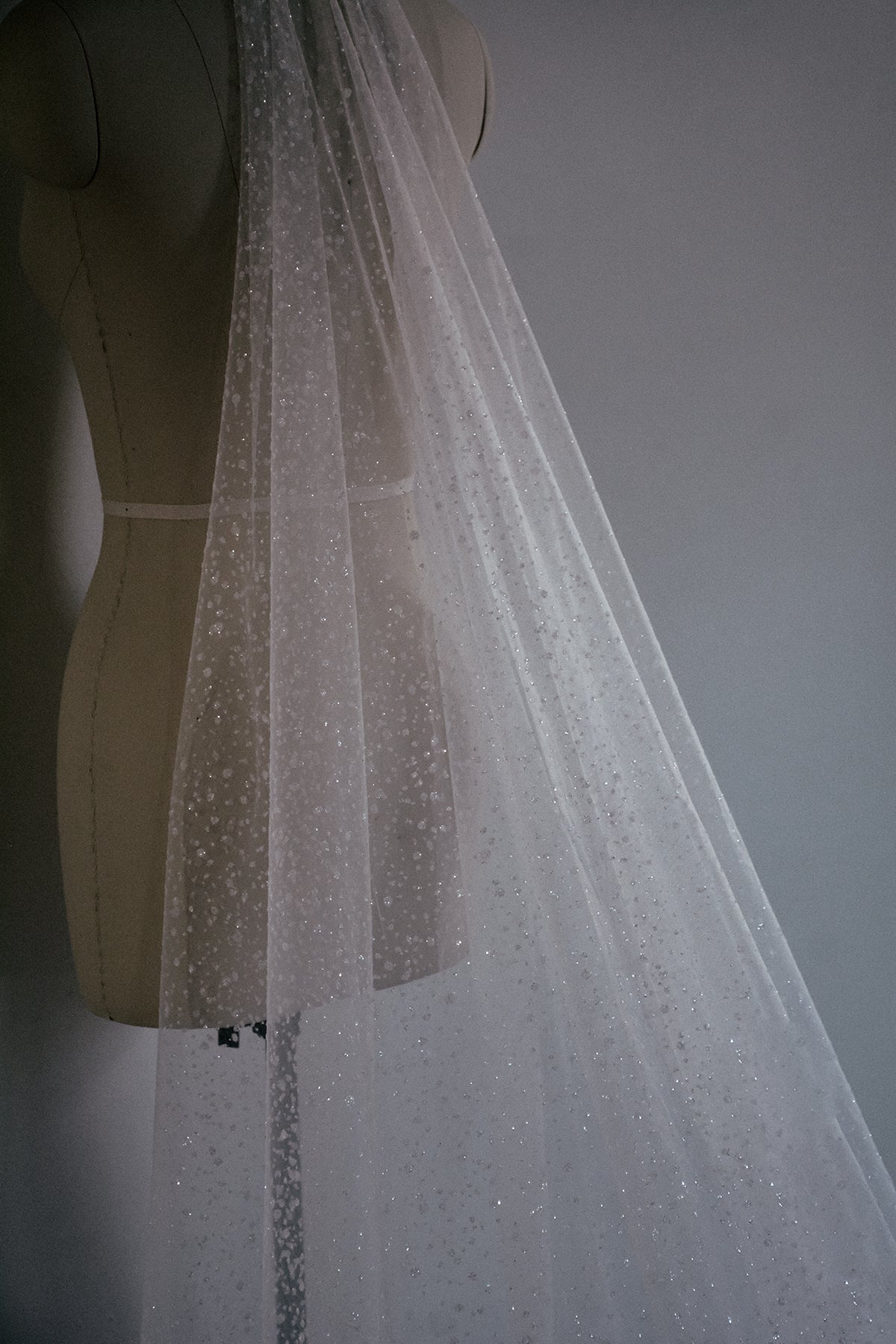 GALAXY | Bridal Veil with Sparkle – Noon on the Moon